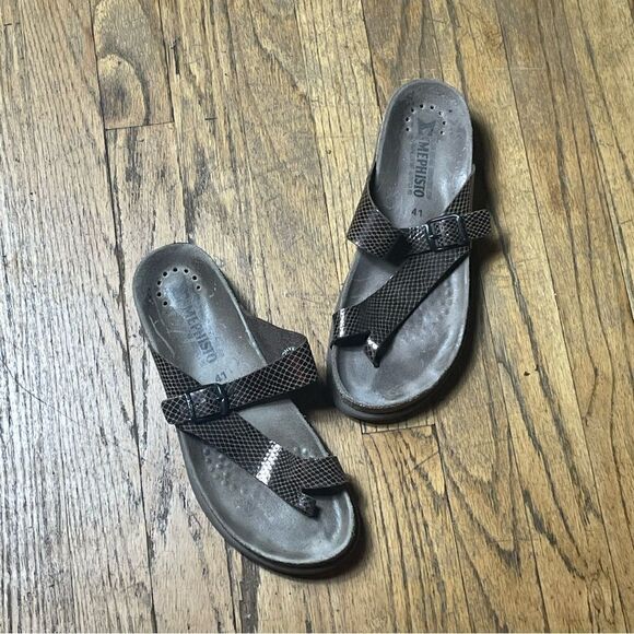 Women's MEPHISTO Metallic
Pattern strap sandals sz. 41 - Picture 1 of 11